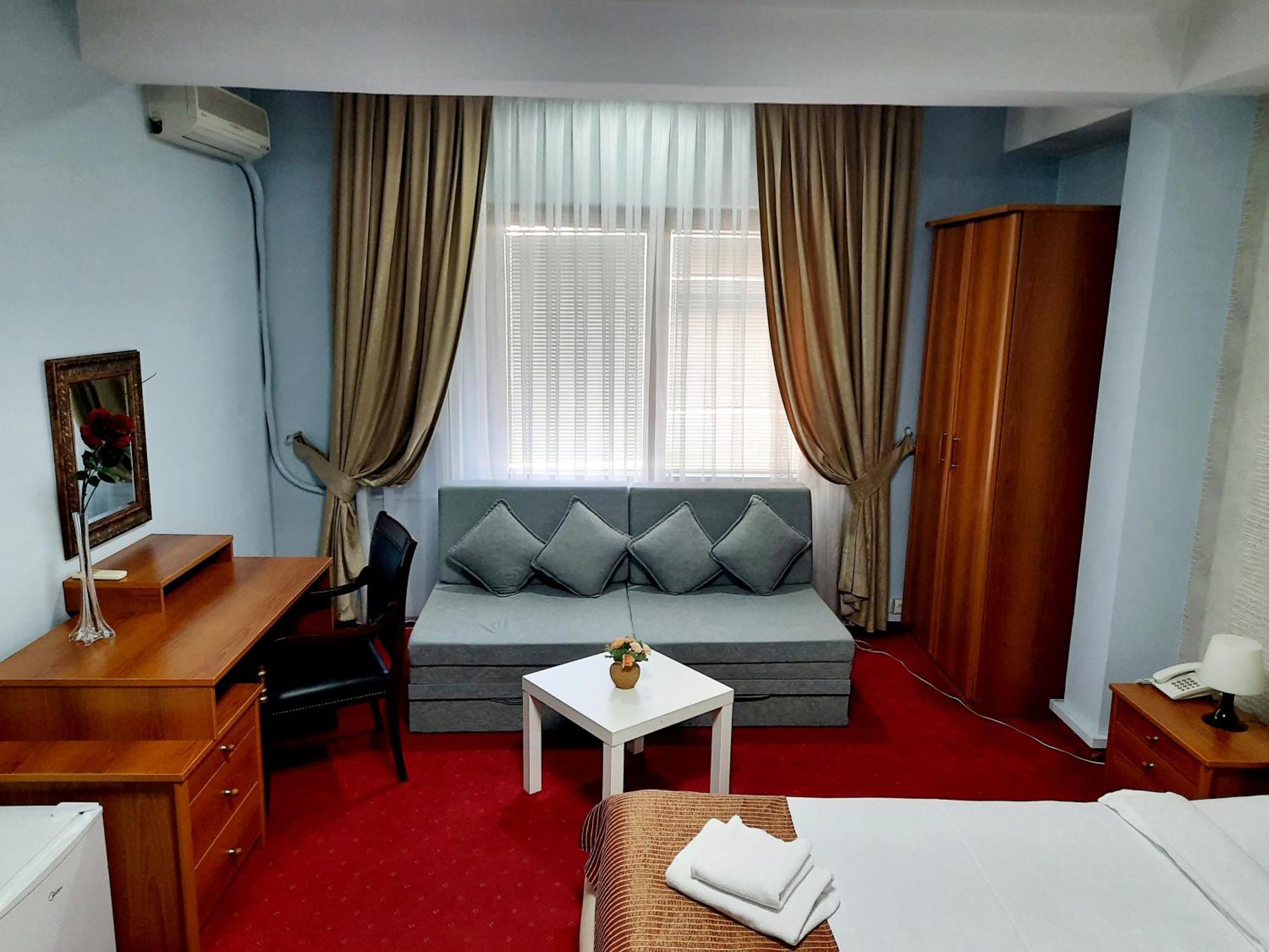 Hotel Aristocrat & Fish Restaurant Skopje Quarto foto