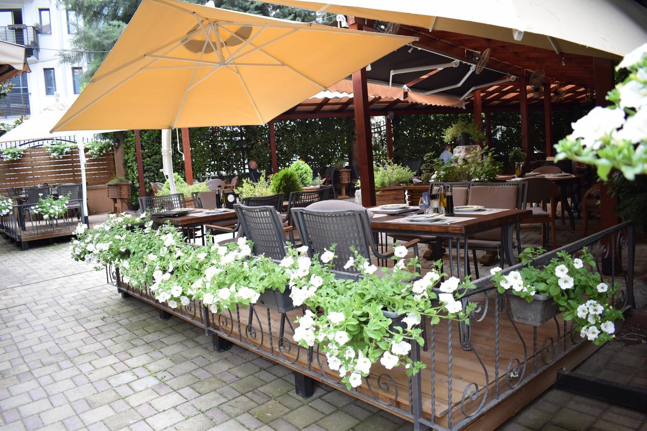 Hotel Aristocrat & Fish Restaurant Skopje Exterior foto