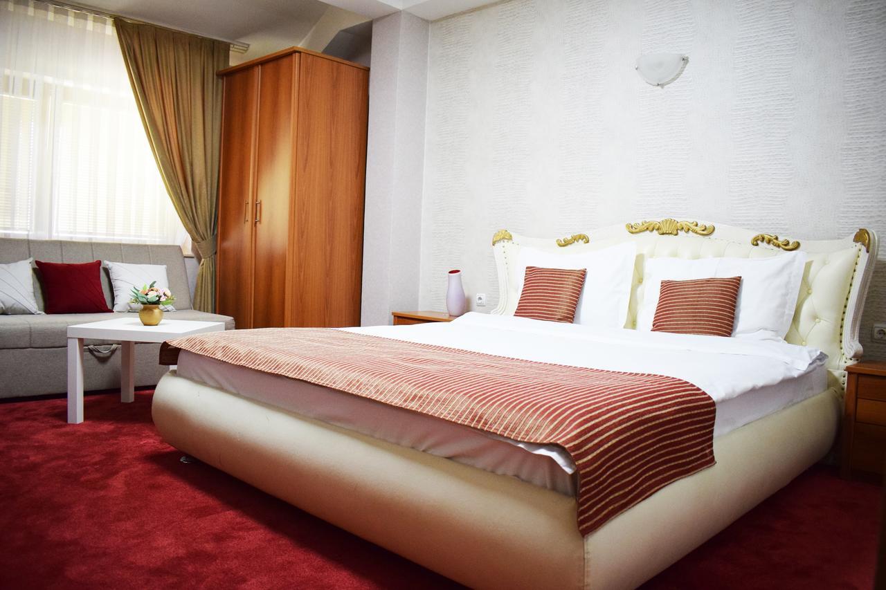 Hotel Aristocrat & Fish Restaurant Skopje Quarto foto