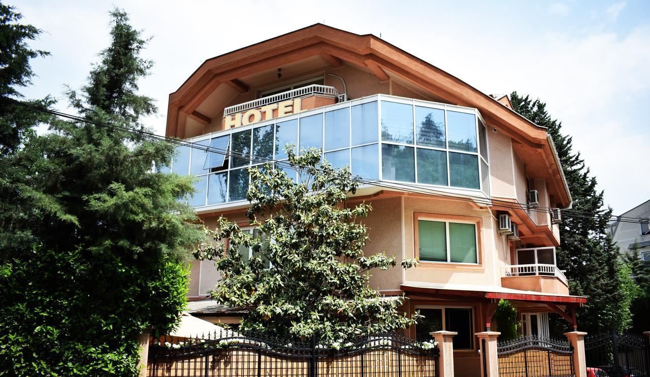 Hotel Aristocrat & Fish Restaurant Skopje Exterior foto